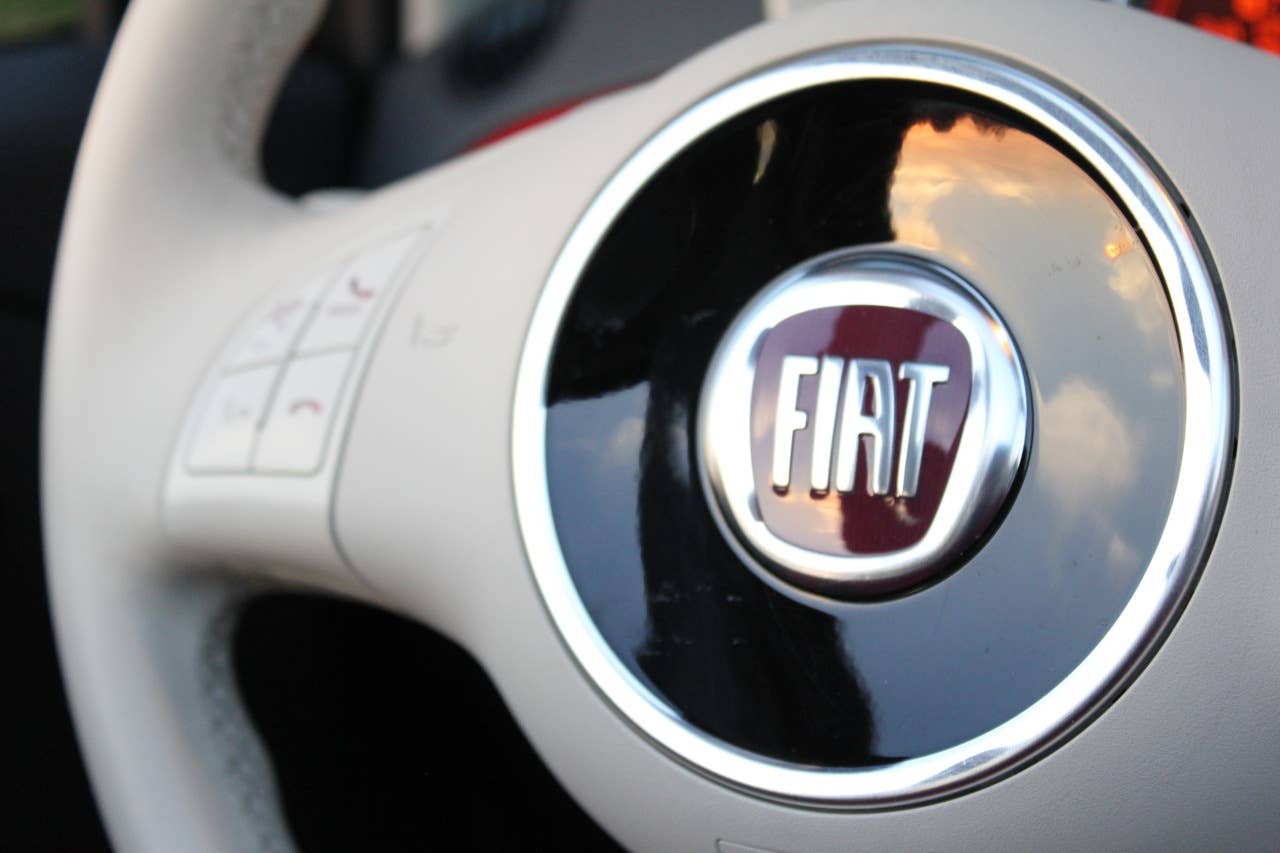 2012 Fiat 500C steering wheel