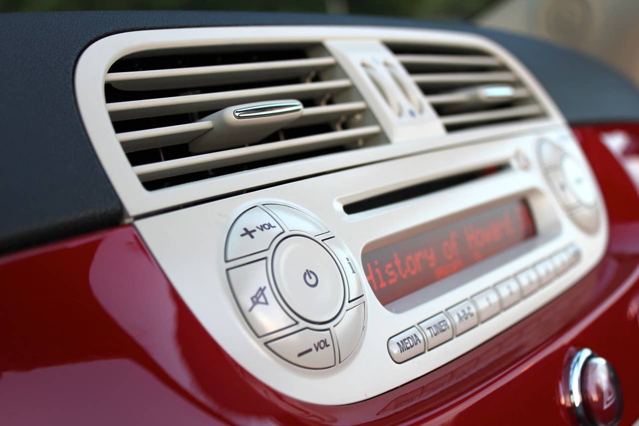 2012 Fiat 500C audio controls
