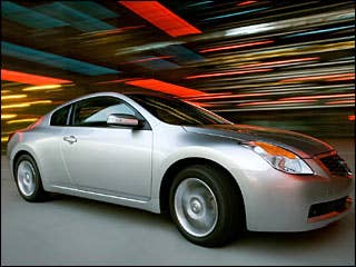 $1,500 cash back 2009 Nissan Altima Pricing: MSRP: $19,900 - $29,380 Invoice: $19,078 - $27,221 Fuel Economy: 31 mpg Hwy, 23 mpg CityResearch the Nissan AltimaNissan Altima OverviewNissan Altima PicturesFree Nissan Altima Price Quote