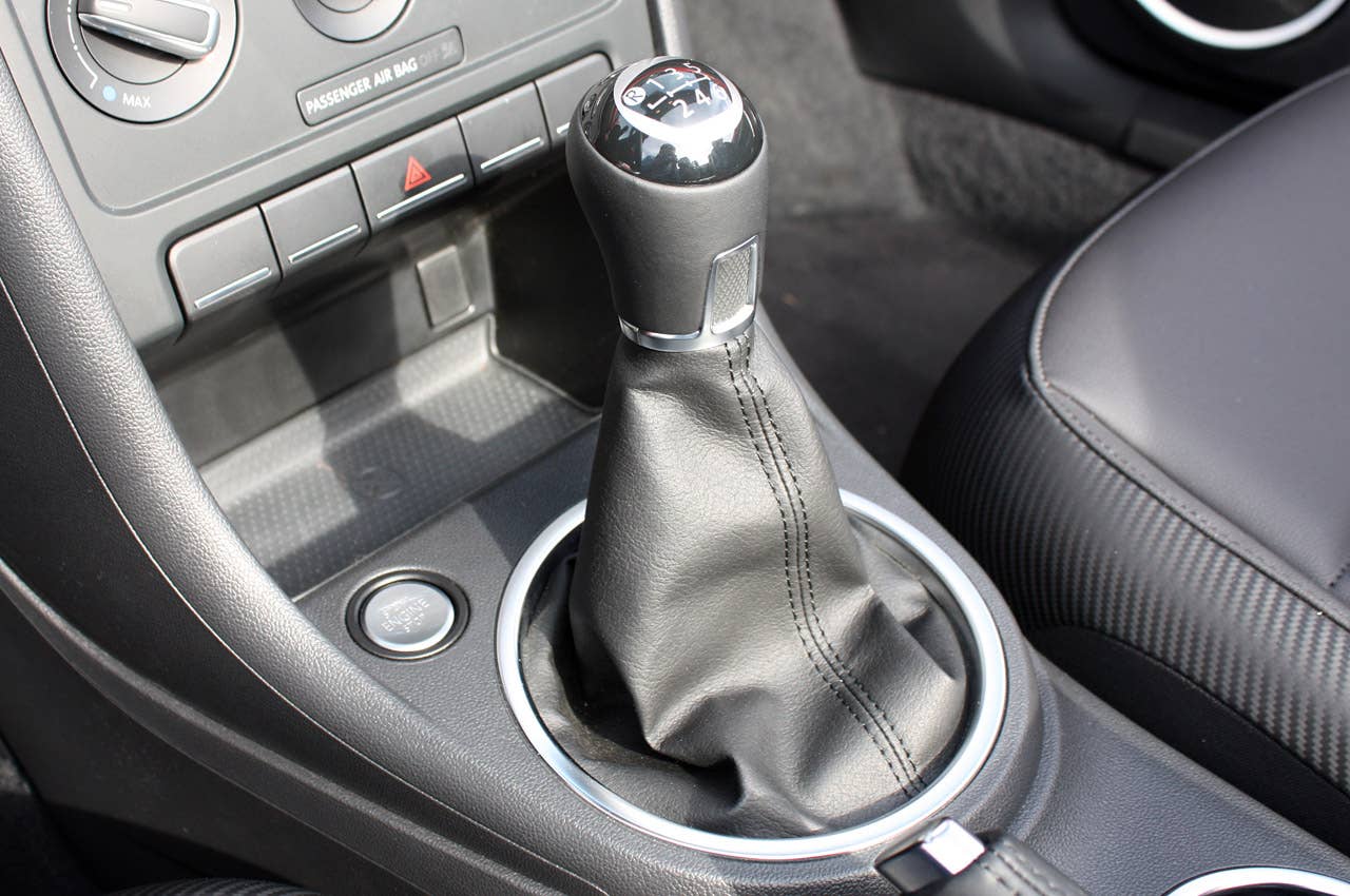 2013 Volkswagen Beetle TDI Convertible shifter