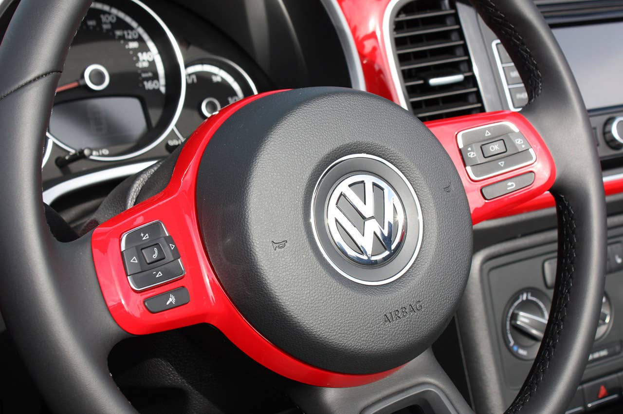 2013 Volkswagen Beetle TDI Convertible steering wheel