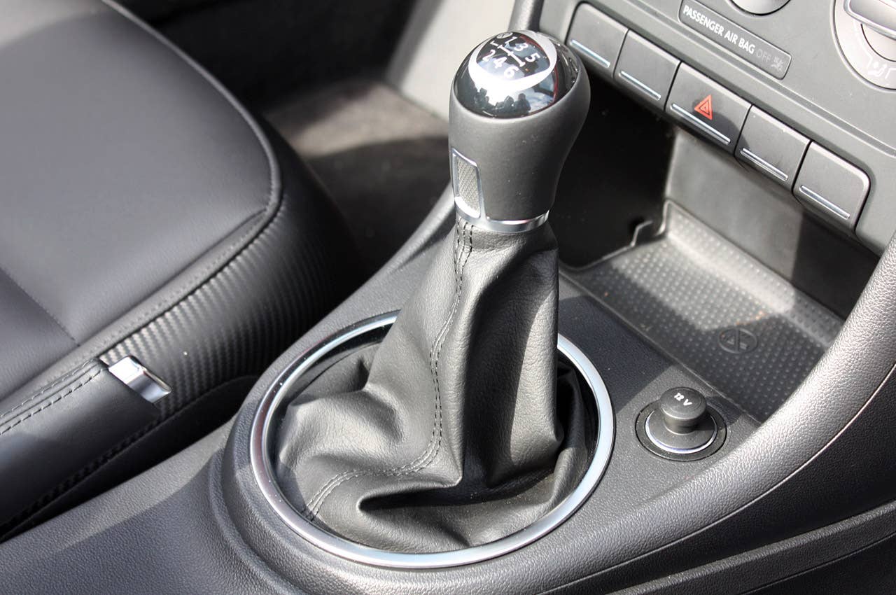 2013 Volkswagen Beetle TDI Convertible shifter