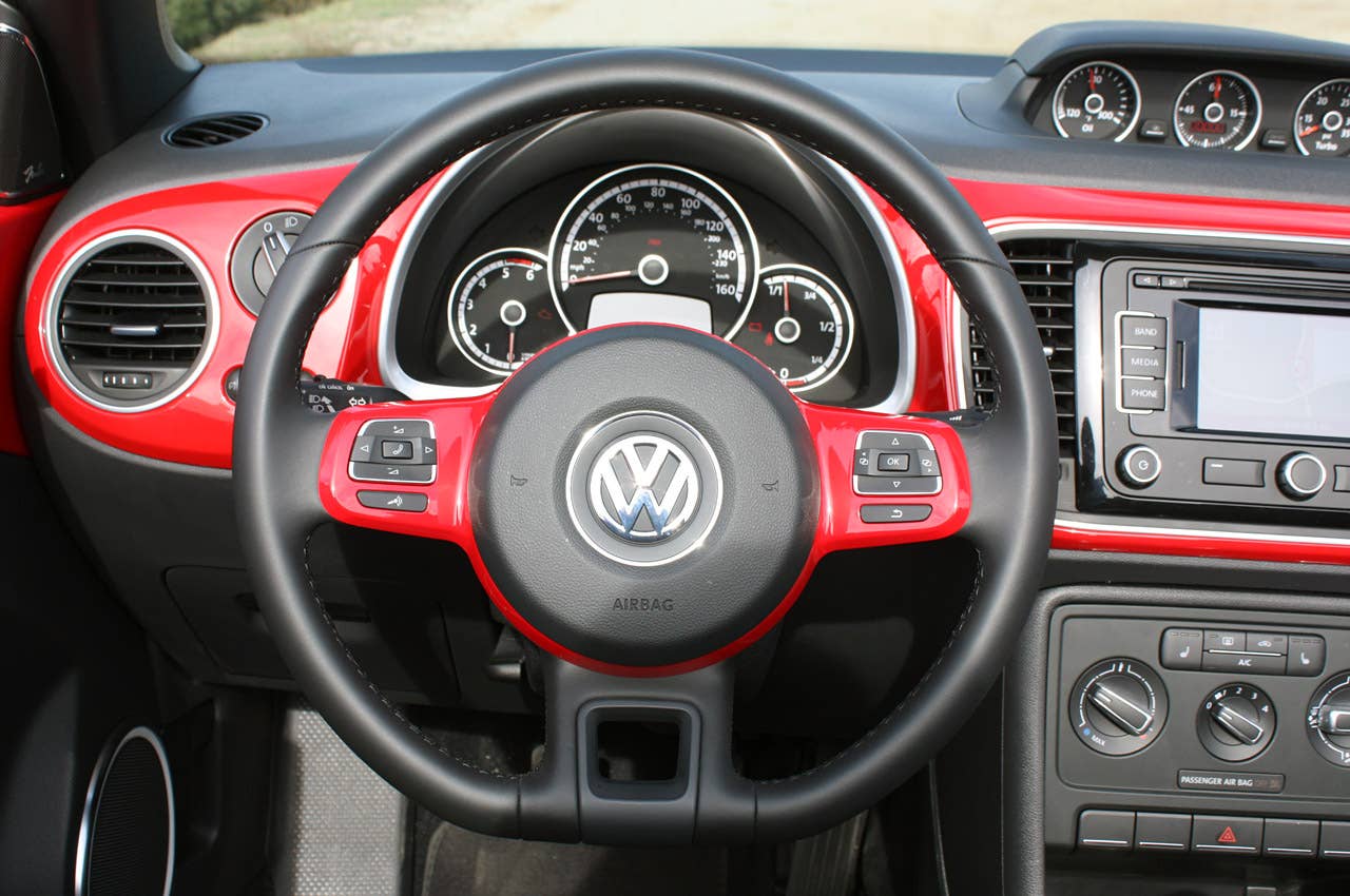 2013 Volkswagen Beetle TDI Convertible steering wheel