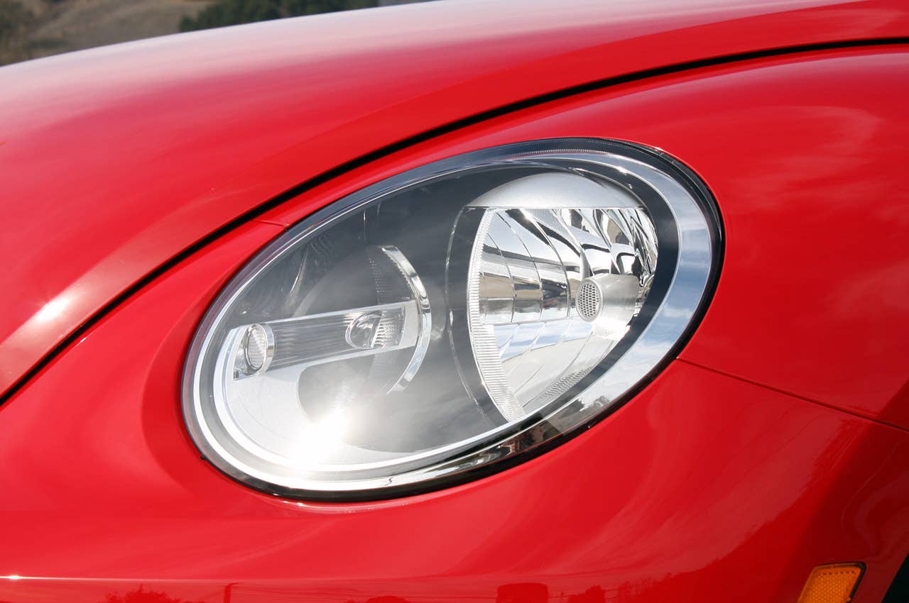 2013 Volkswagen Beetle TDI Convertible headlight