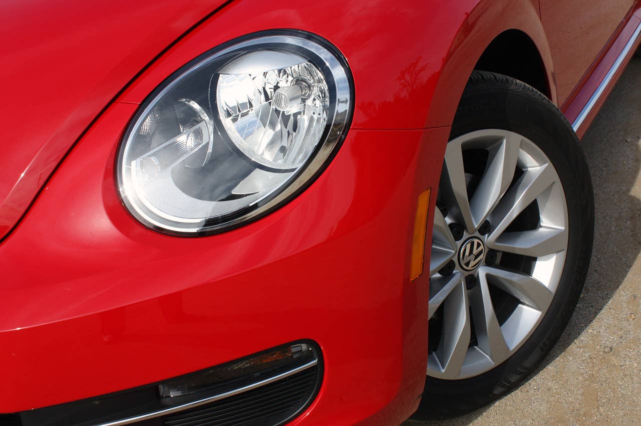 2013 Volkswagen Beetle TDI Convertible front fender