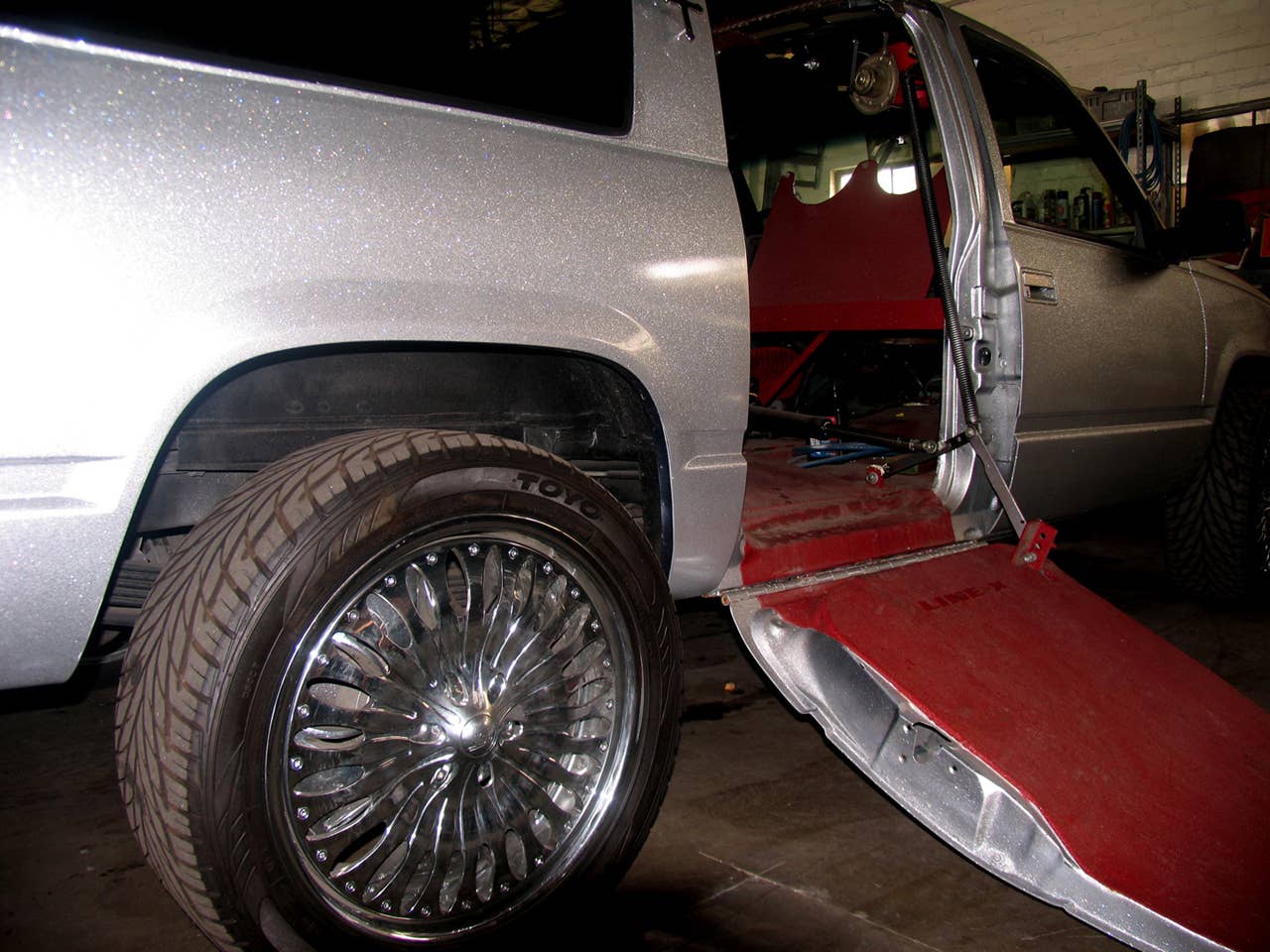 Lot 1535 - 1994 CHEVROLET SUBURBAN CUSTOM "WEDDING CHAPEL"