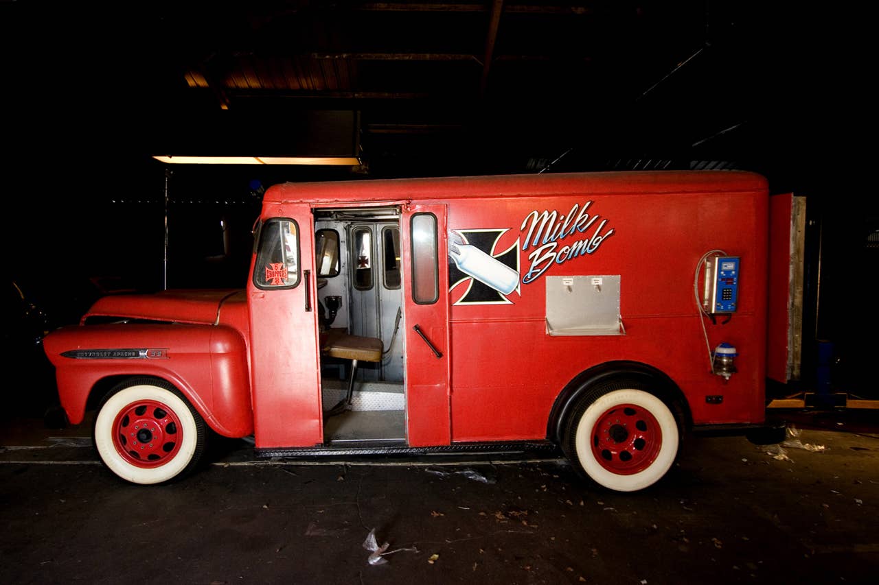 Lot 69 - 1959 CHEVROLET   CUSTOM DAIRY TRUCK "MILK BOMB"