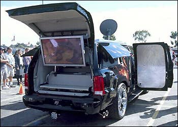 Lot 1265 - 2003 CADILLAC ESCALADE ESV "TAILGATER"
