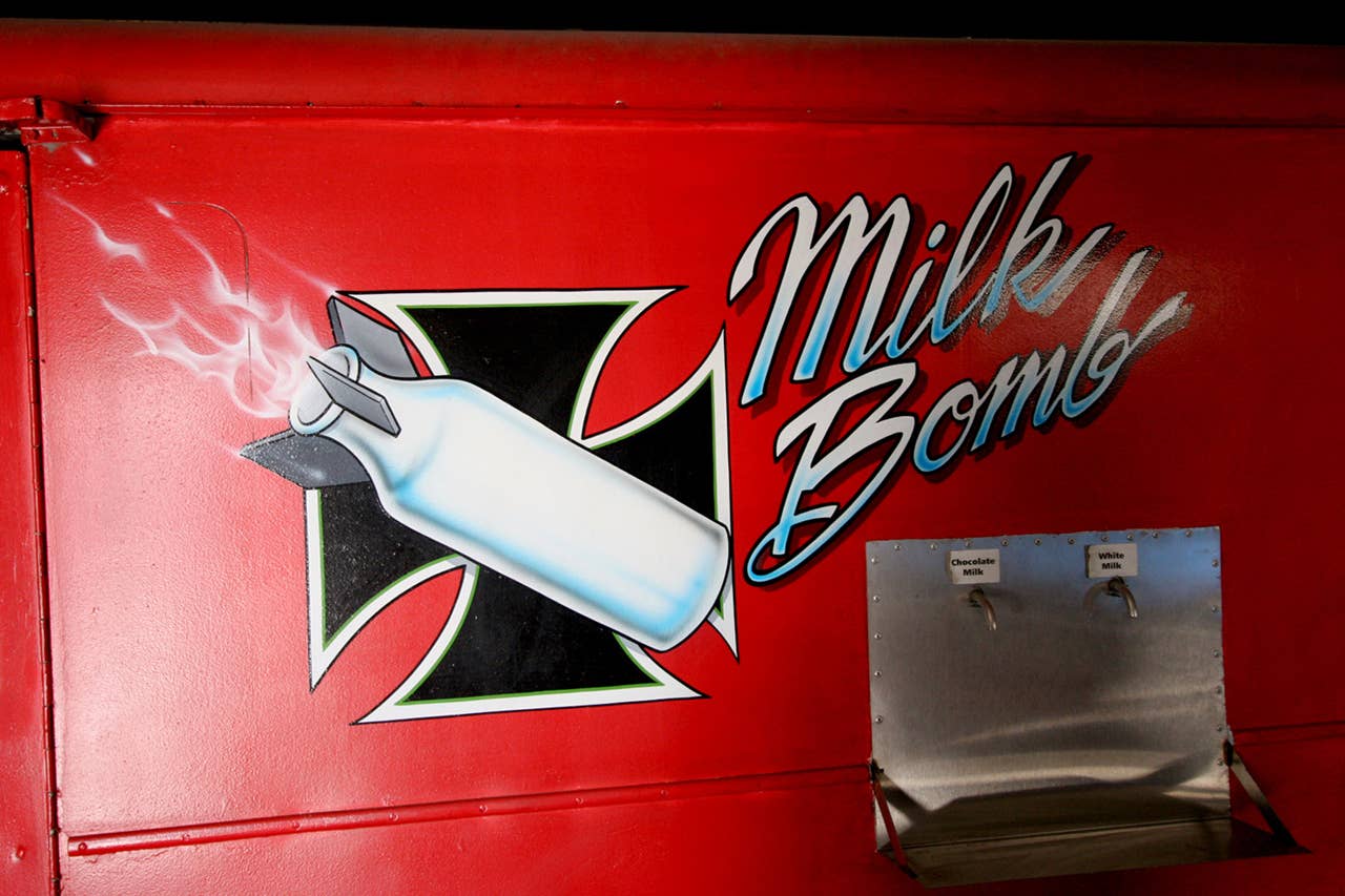 Lot 69 - 1959 CHEVROLET   CUSTOM DAIRY TRUCK "MILK BOMB"