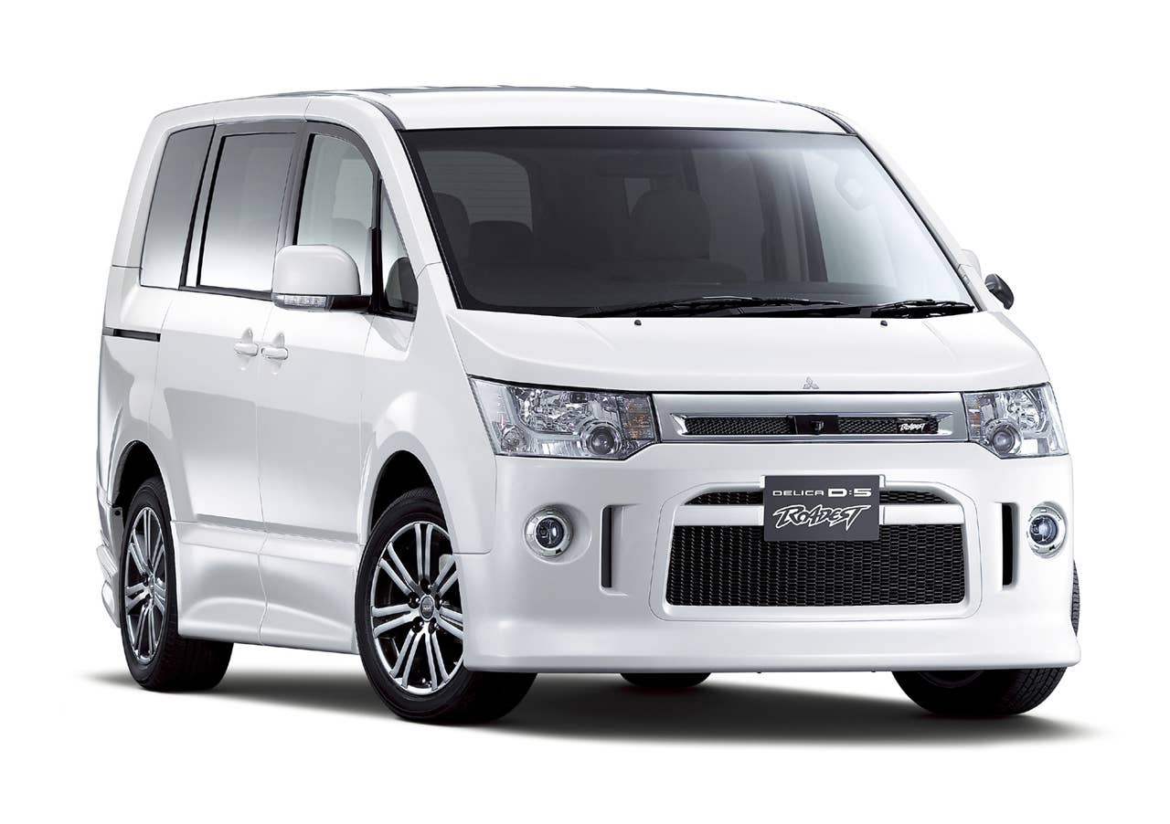 Mitsubishi Delica D:5 shows who's the ROADEST - Autoblog Mitsubishi Delica D:5 shows who's the ROADEST - Autoblog