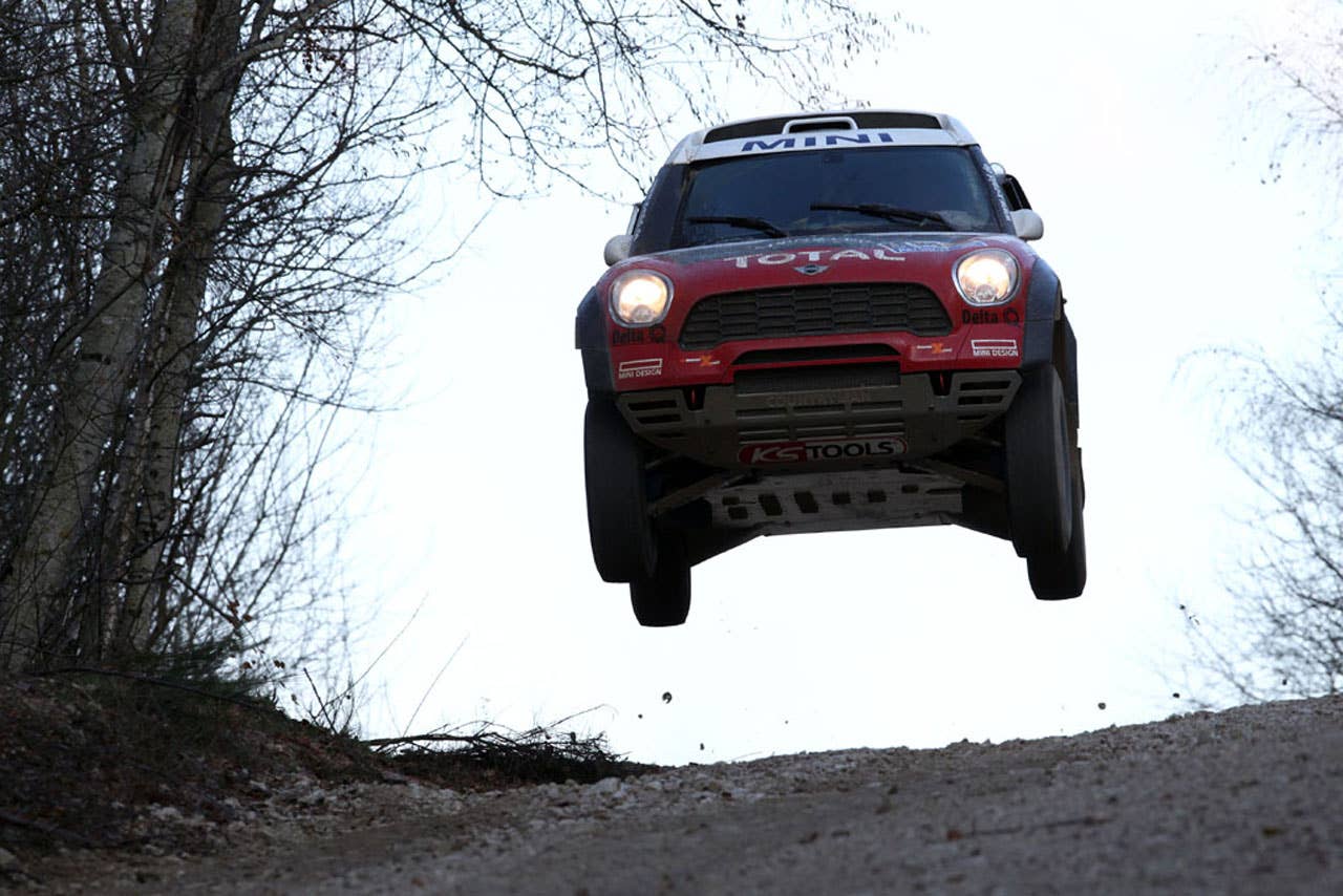 Guerlian Chicherit (FRA) und Co-Driver Michel Perin (FRA) im MINI Dakar, Test in Le Creusot/ FRA, 13.12.2010