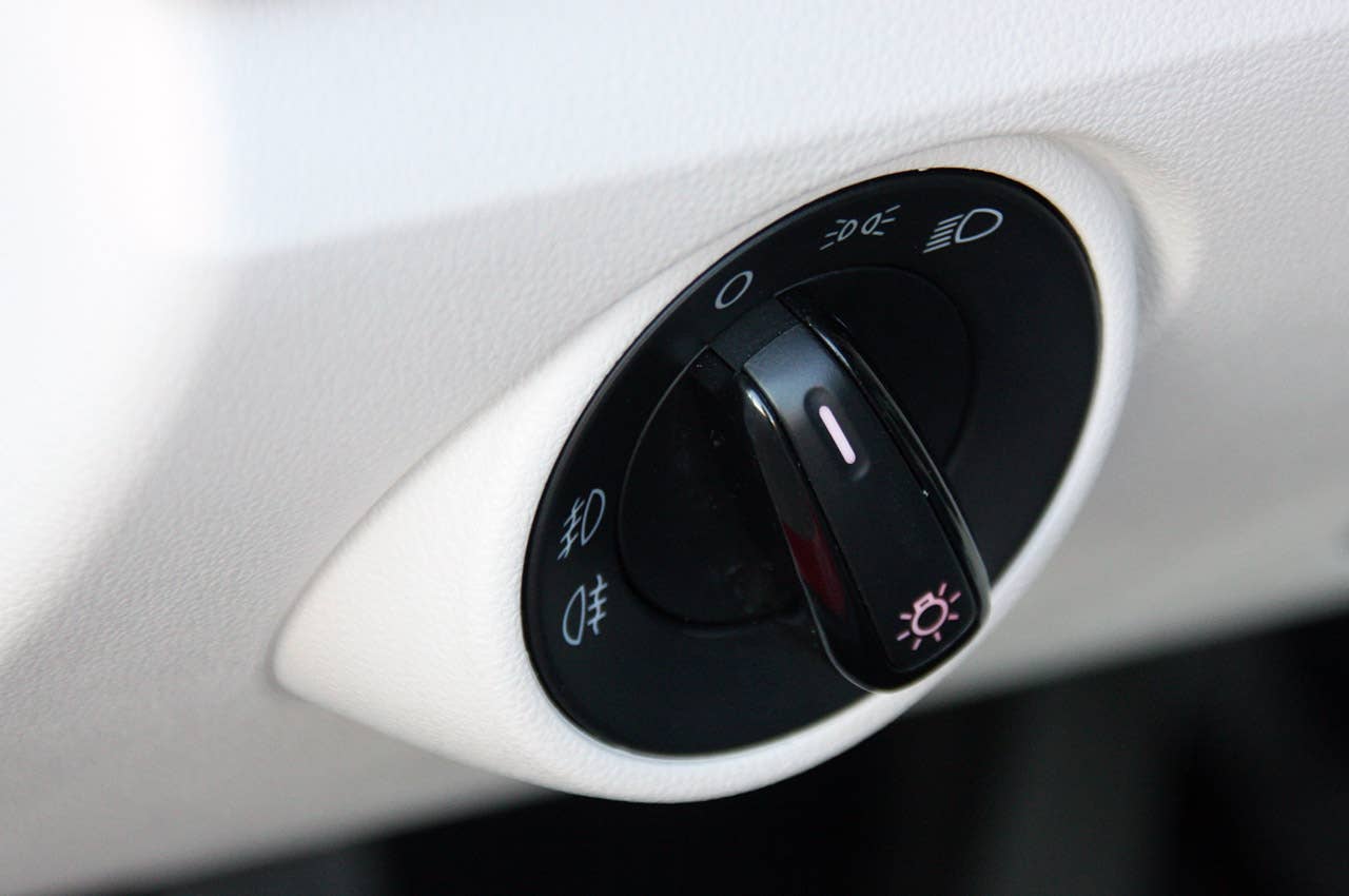 2012 Volkswagen Up! headlight controls