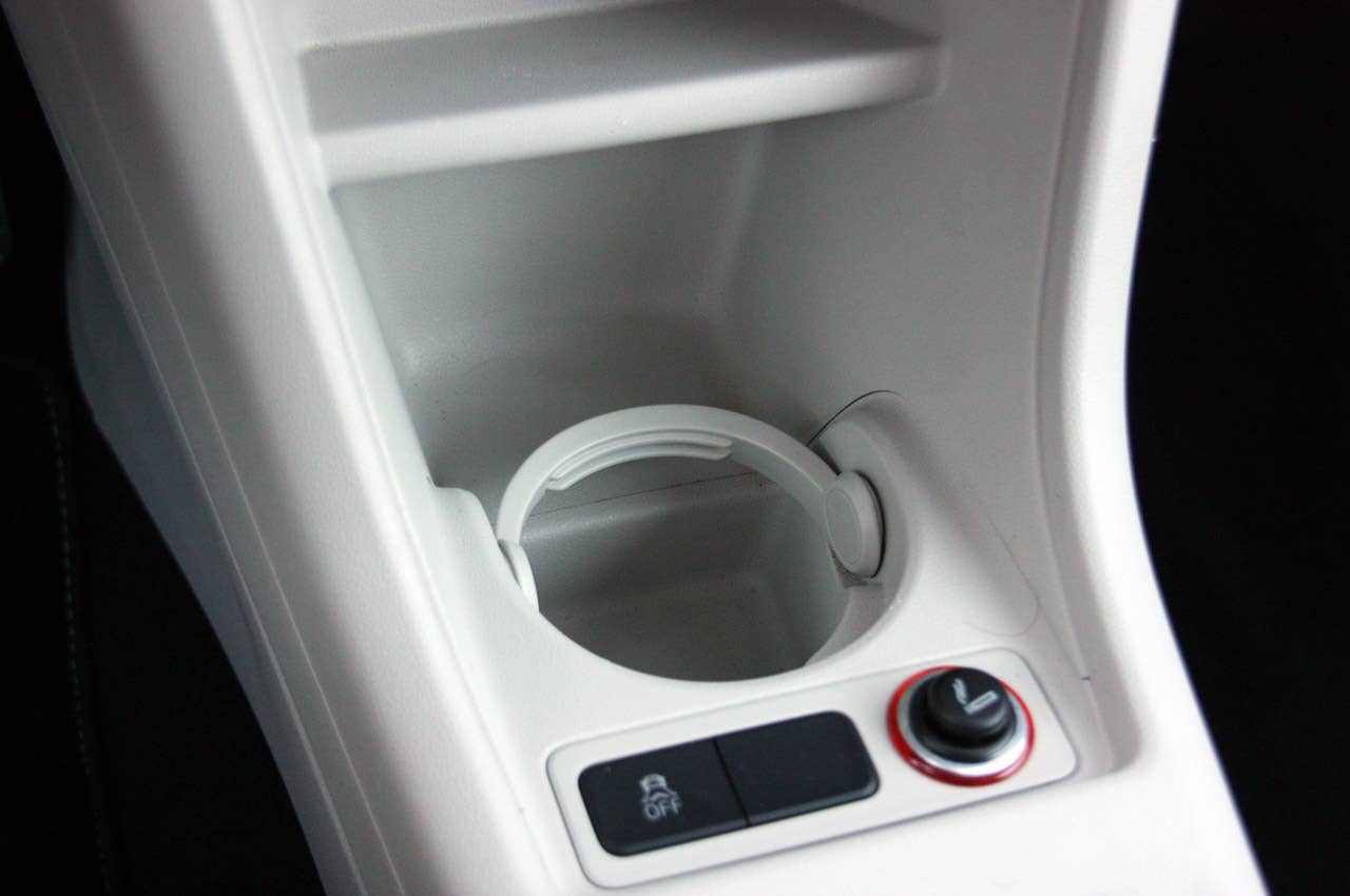 2012 Volkswagen Up! cup holder