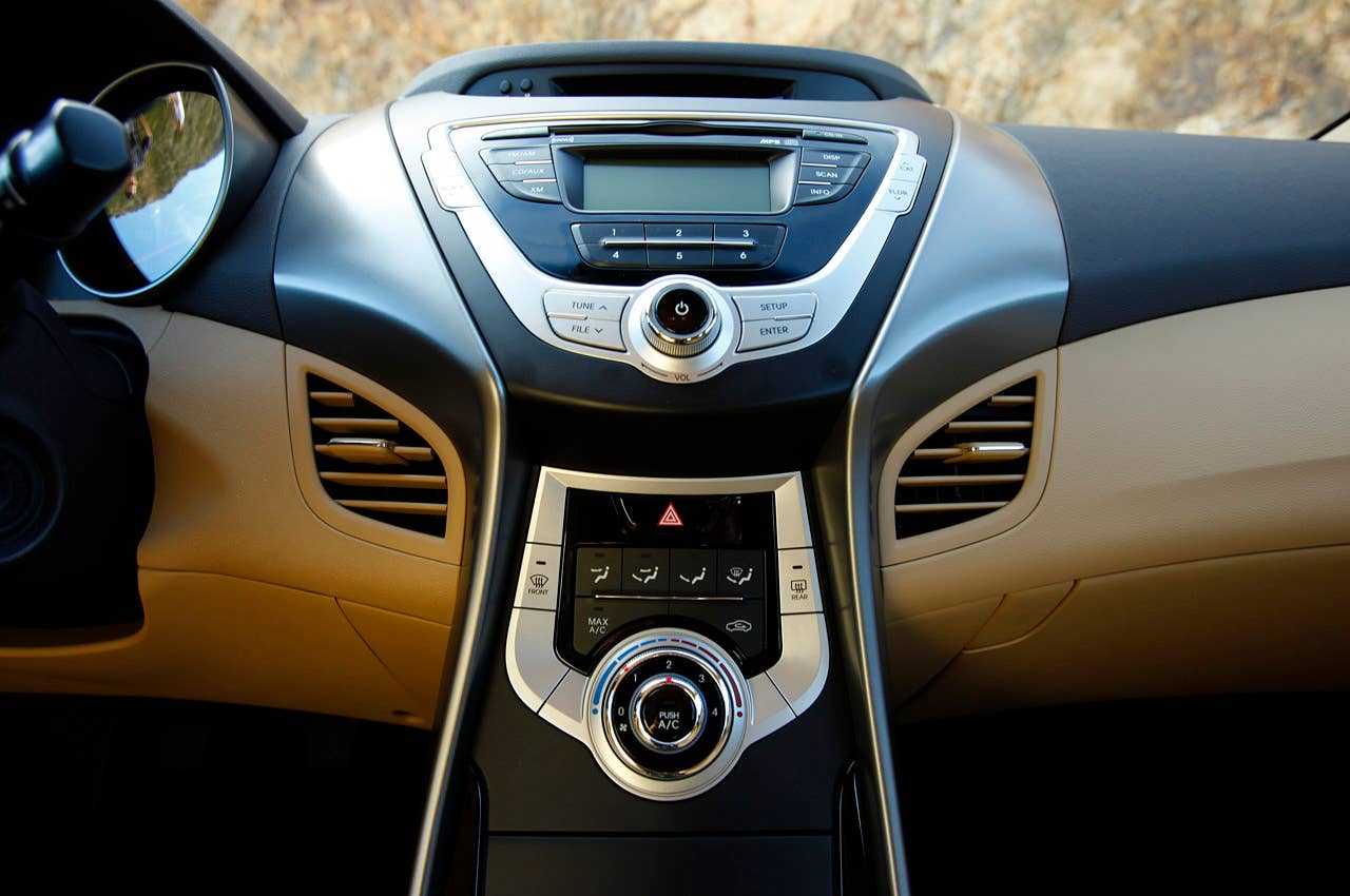 2011 Hyundai Elantra instrument panel