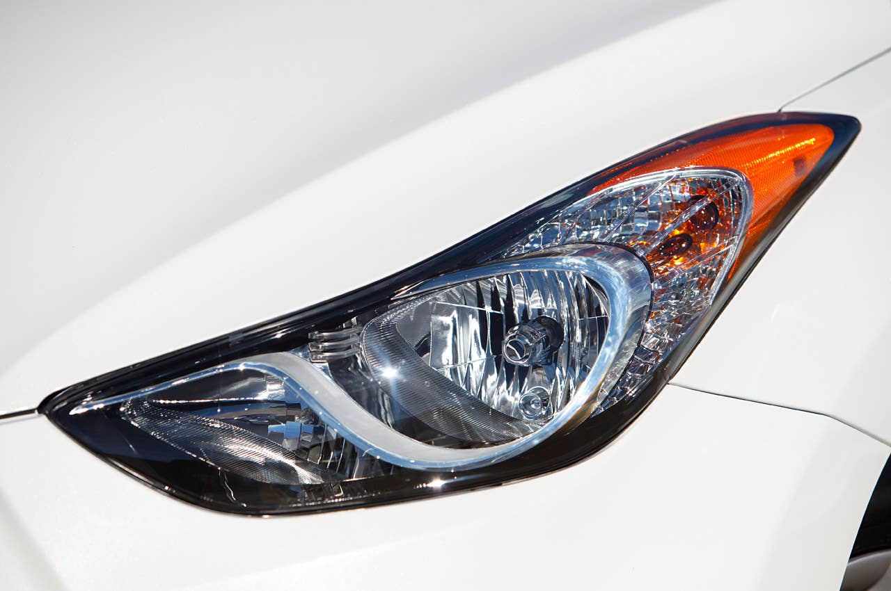 2011 Hyundai Elantra headlight