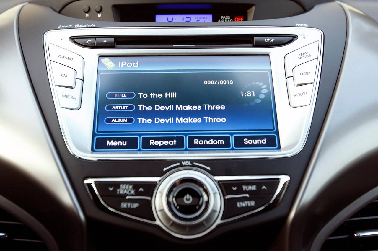 2011 Hyundai Elantra multimedia system