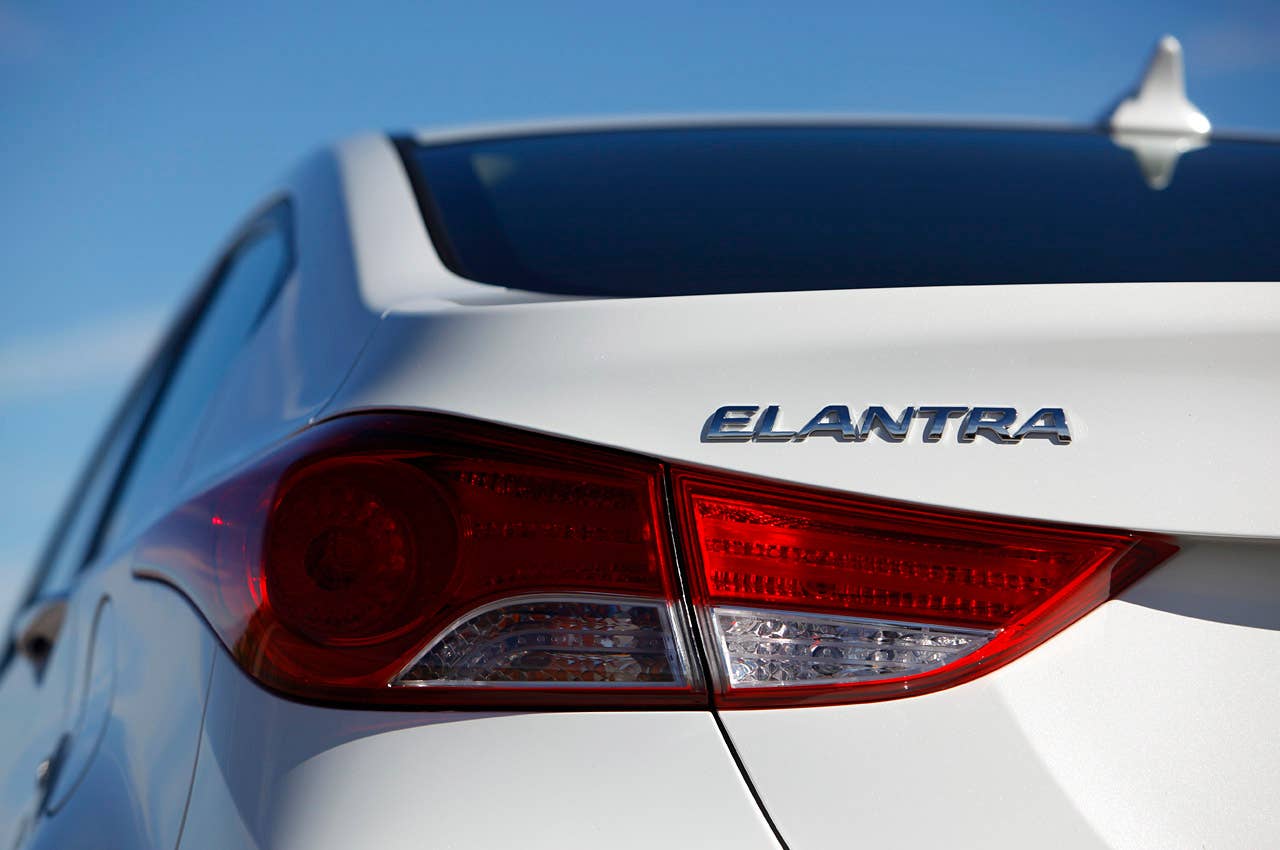 2011 Hyundai Elantra taillight