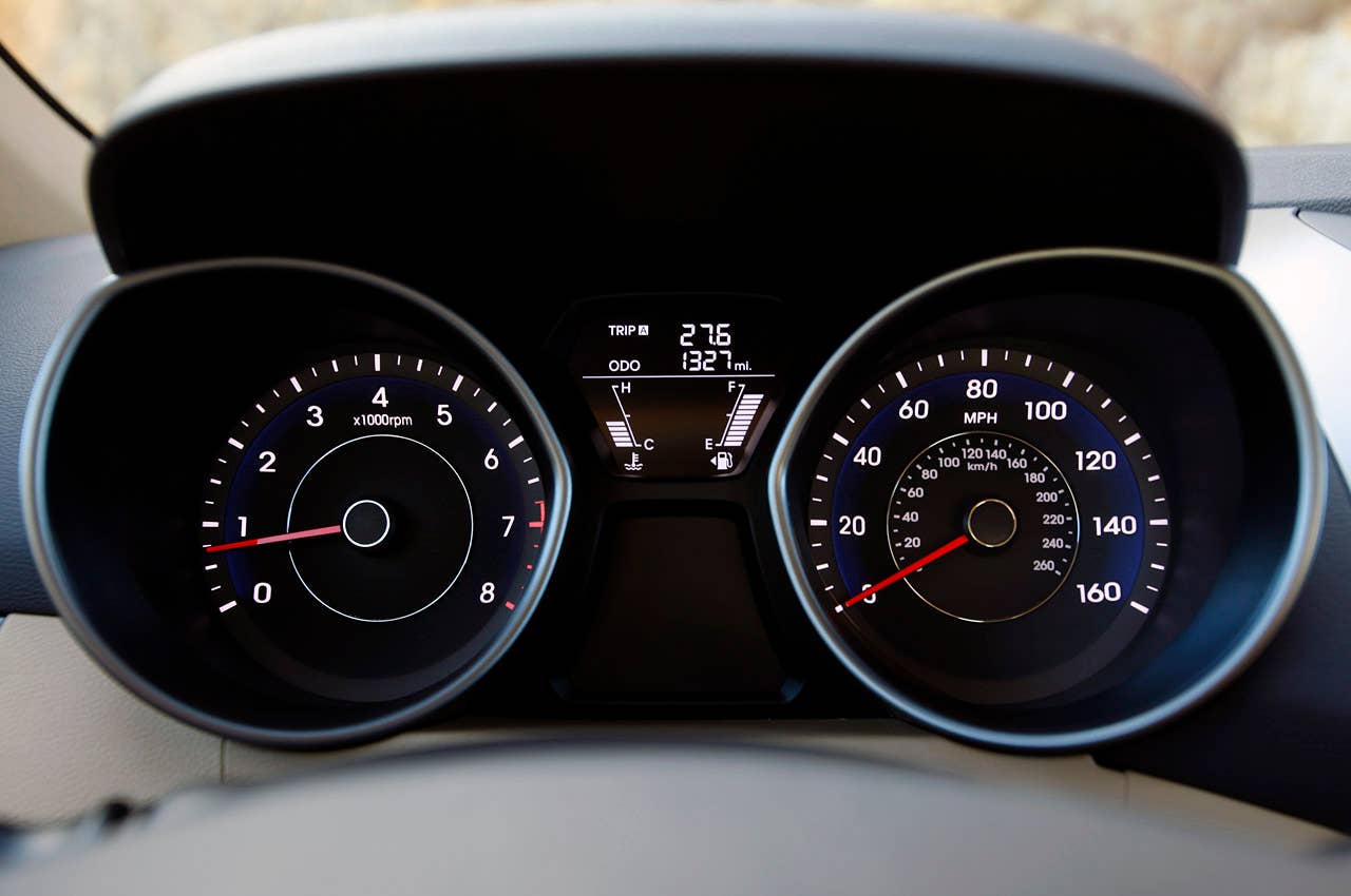 2011 Hyundai Elantra gauges