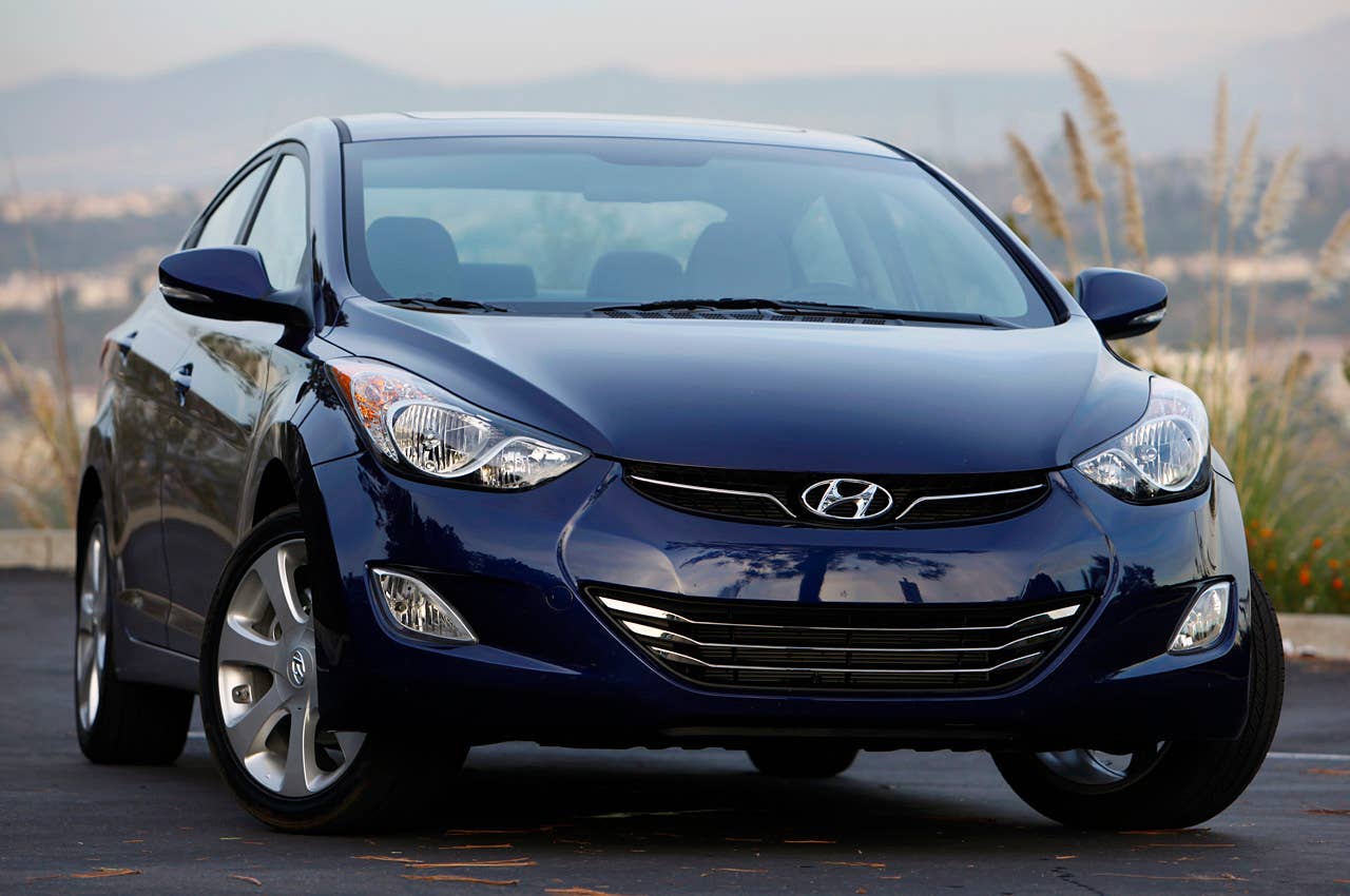 2011 Hyundai Elantra front 3/4 view