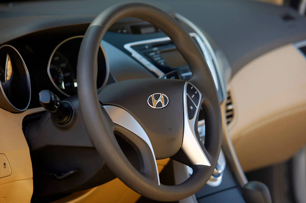 2011 Hyundai Elantra steering wheel