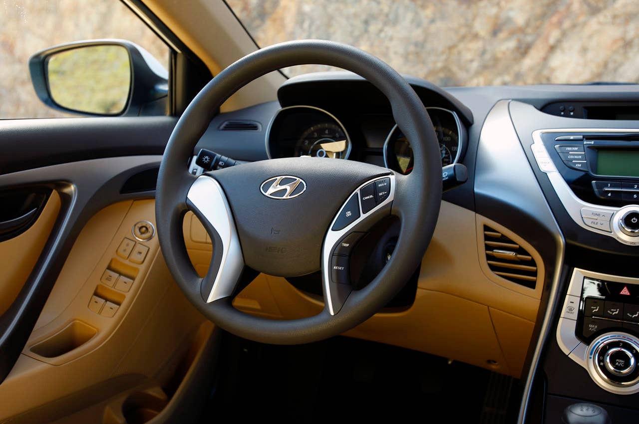 2011 Hyundai Elantra interior