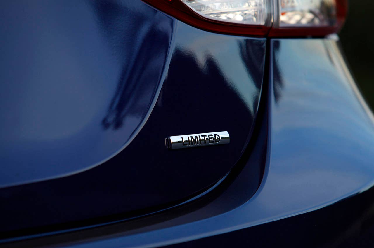 2011 Hyundai Elantra emblem