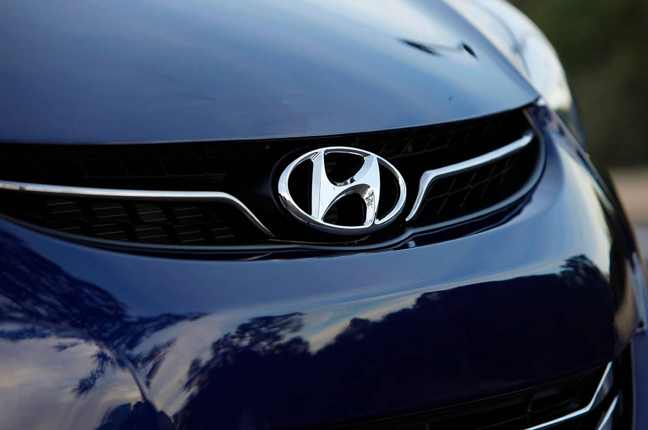 2011 Hyundai Elantra grille