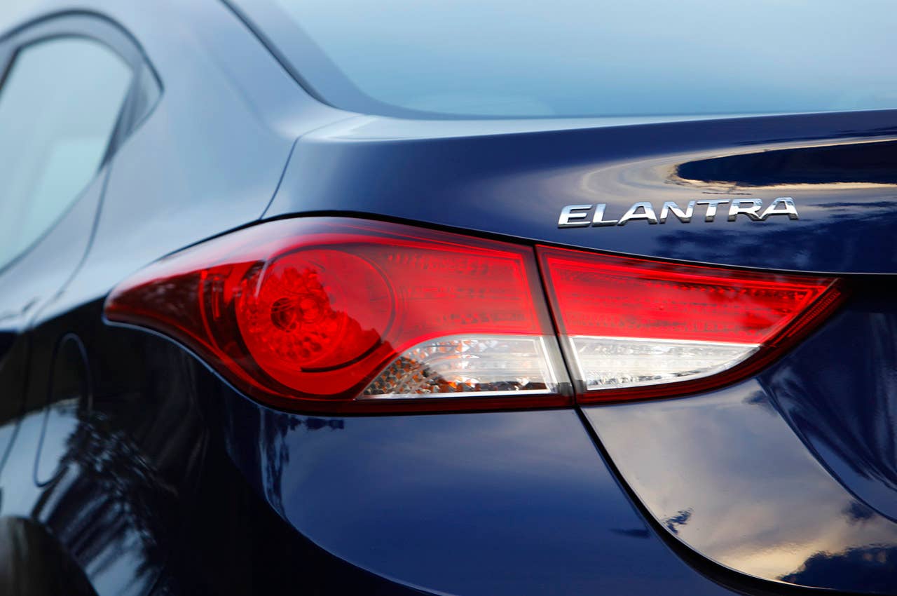 2011 Hyundai Elantra taillight