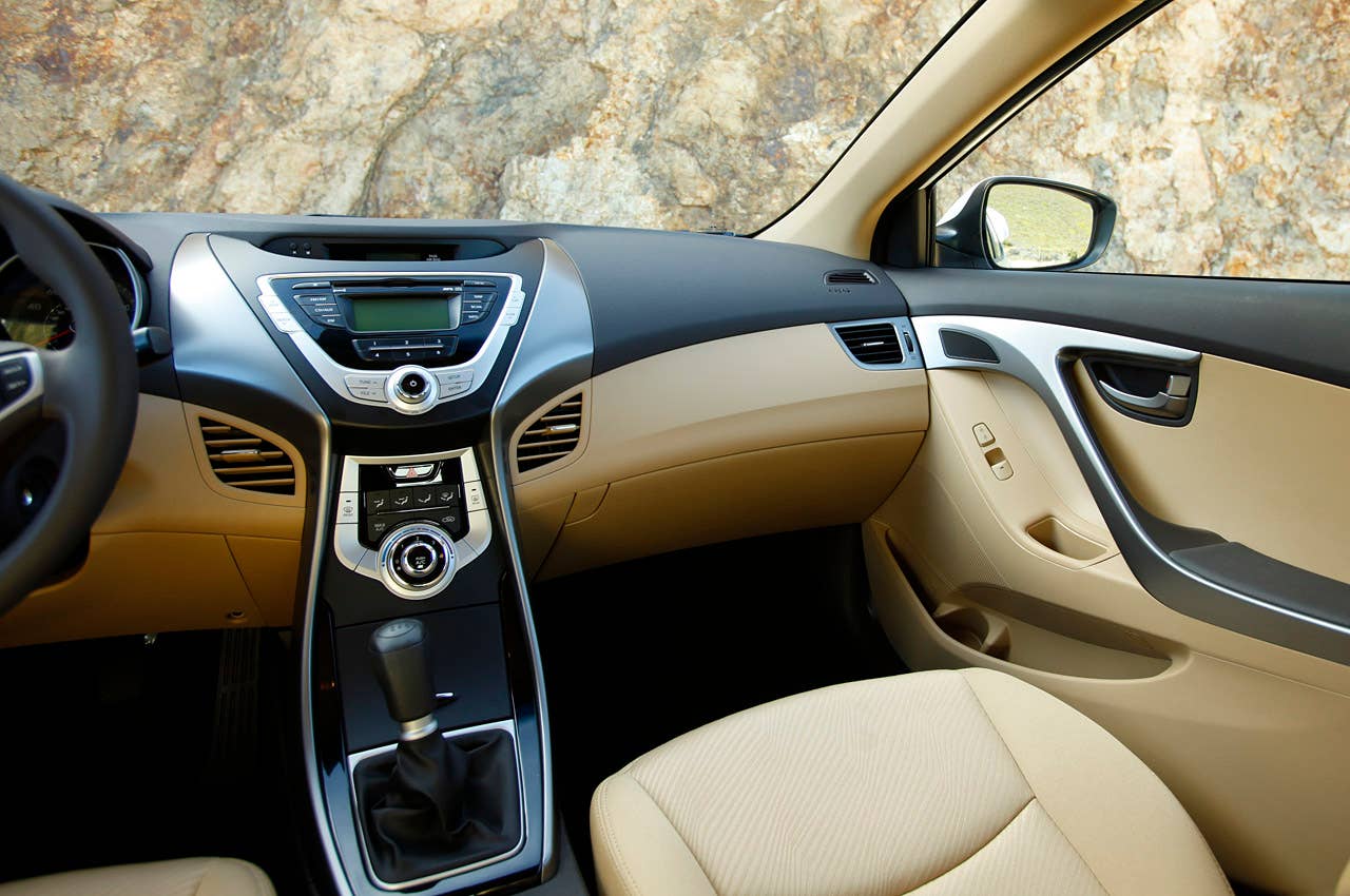 2011 Hyundai Elantra interior