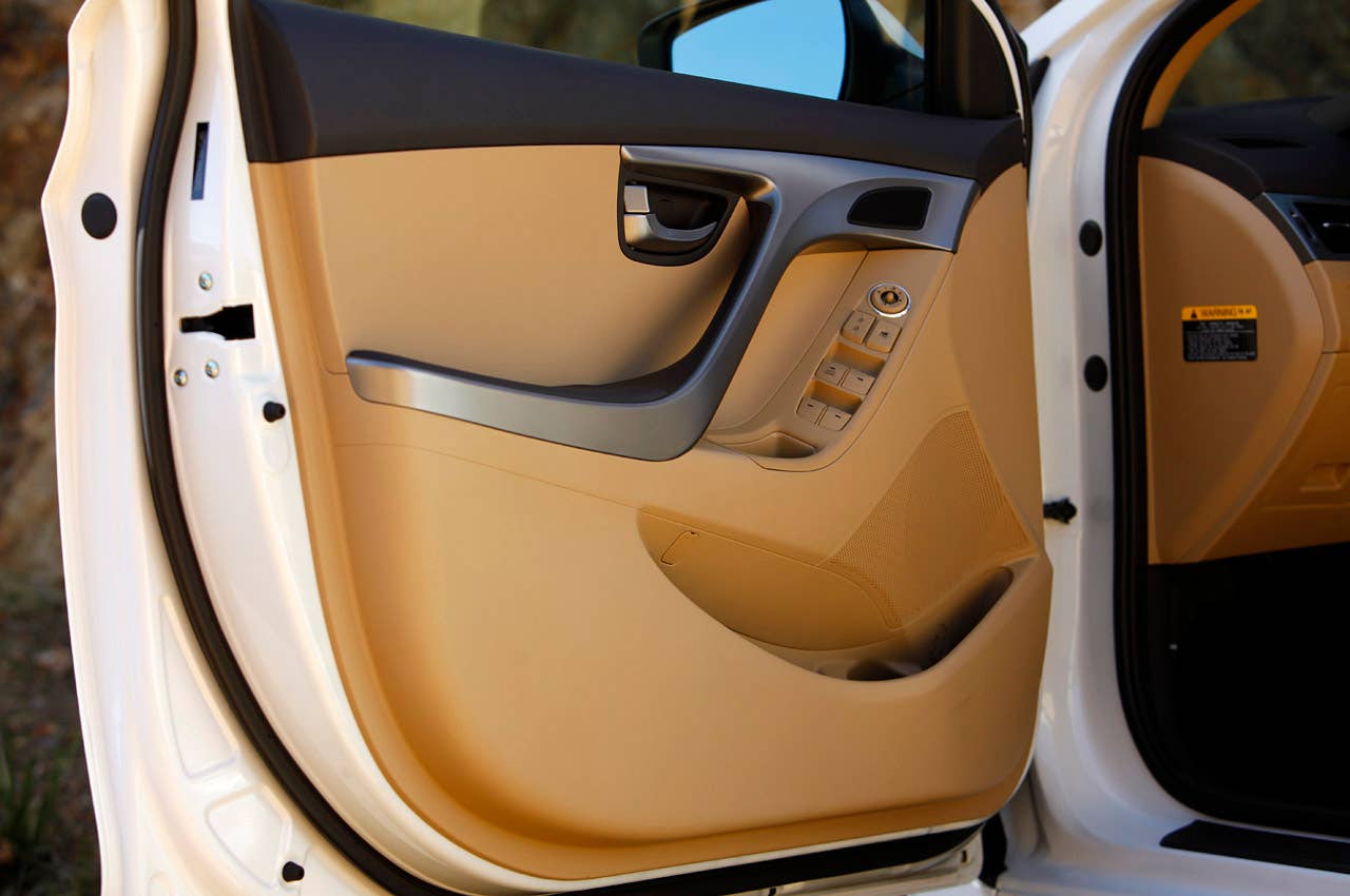 2011 Hyundai Elantra door panel