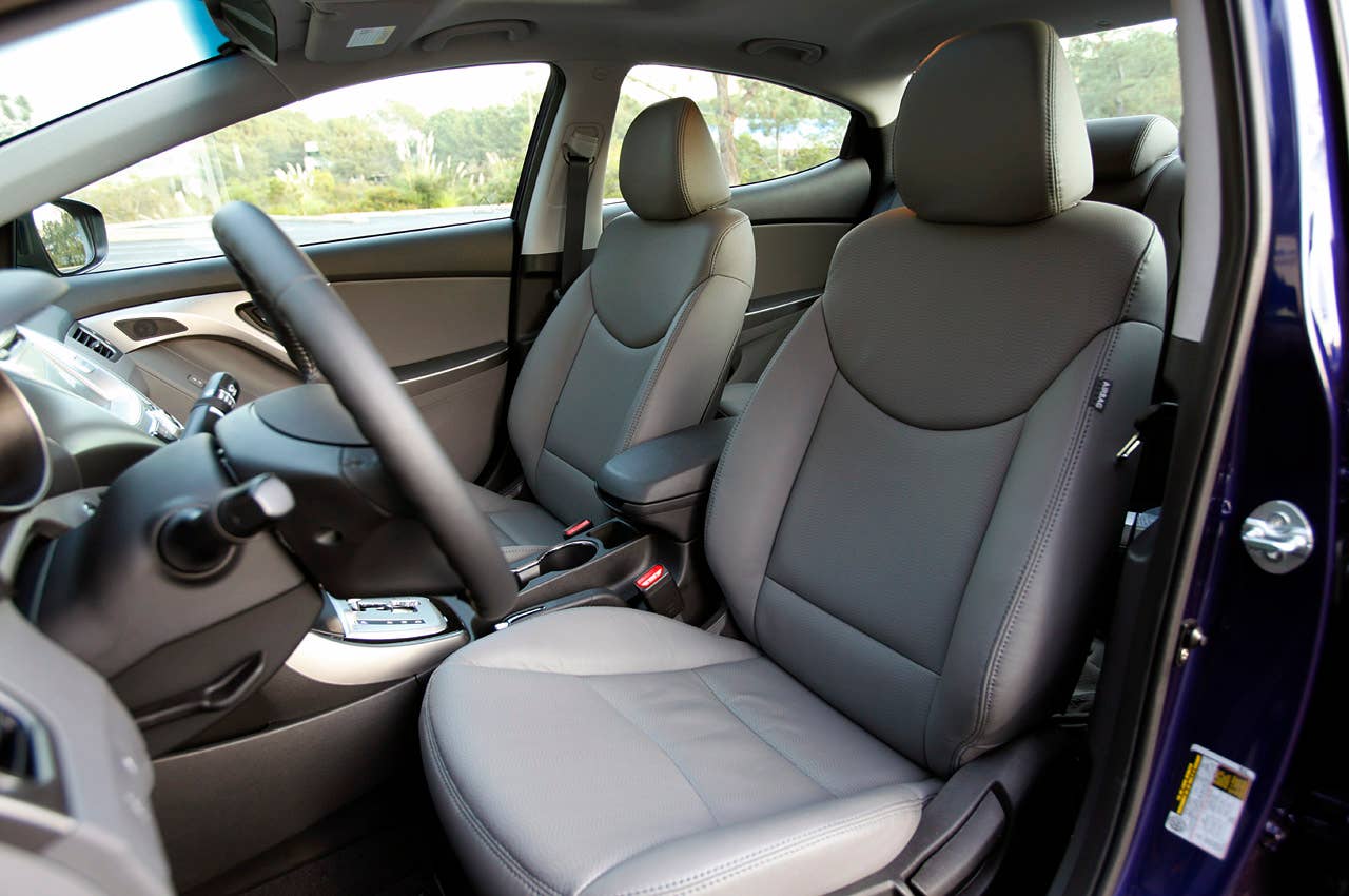 2011 Hyundai Elantra front seats