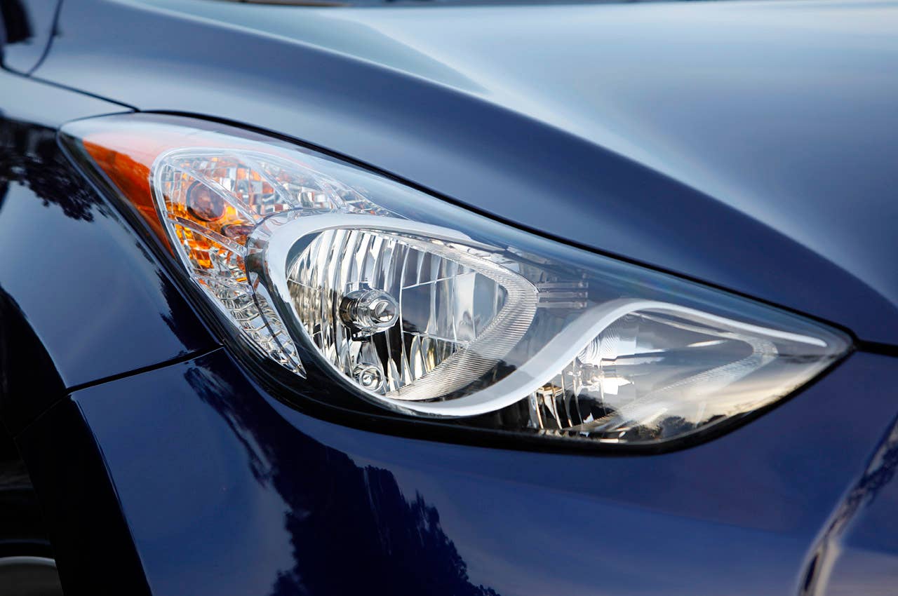 2011 Hyundai Elantra headlight
