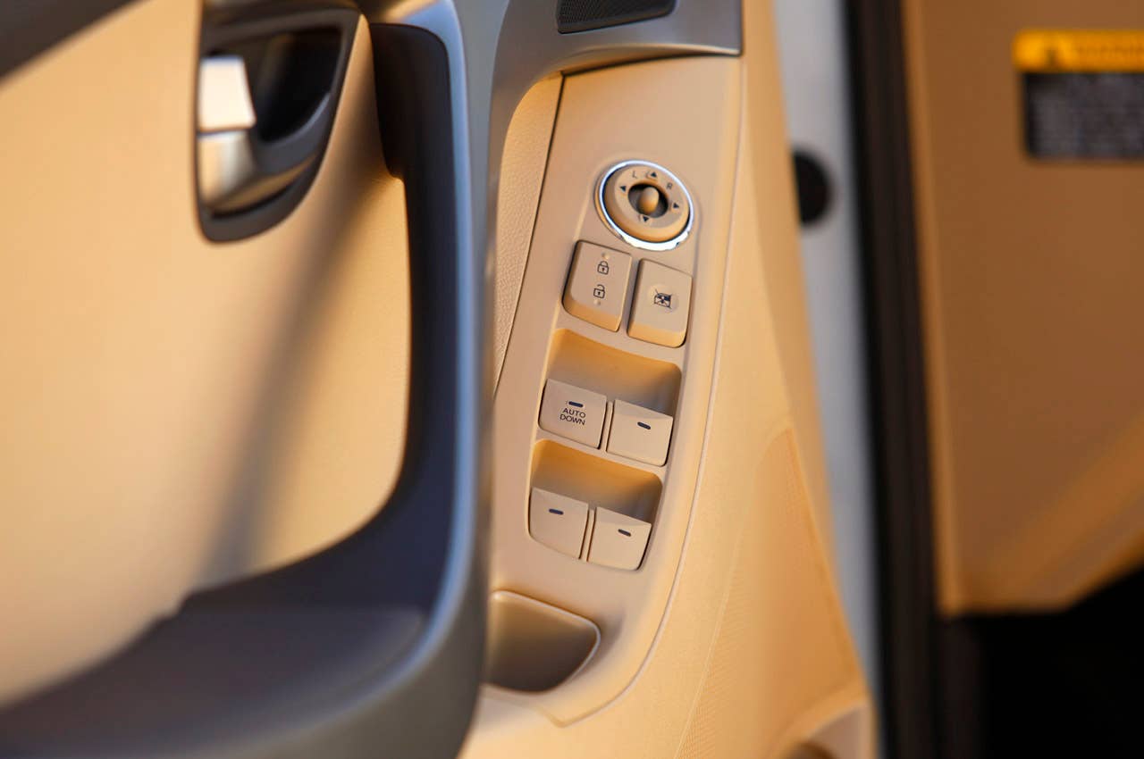 2011 Hyundai Elantra door controls