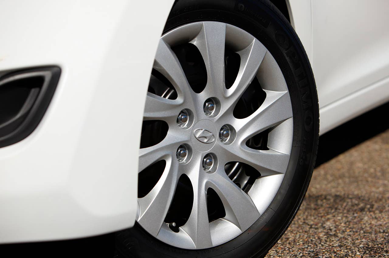 2011 Hyundai Elantra wheel
