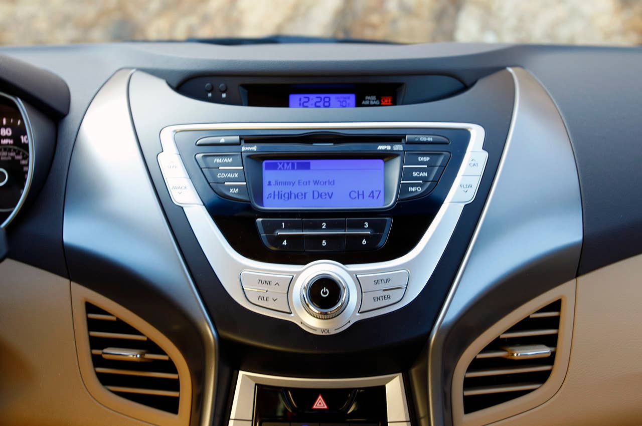 2011 Hyundai Elantra instrument panel