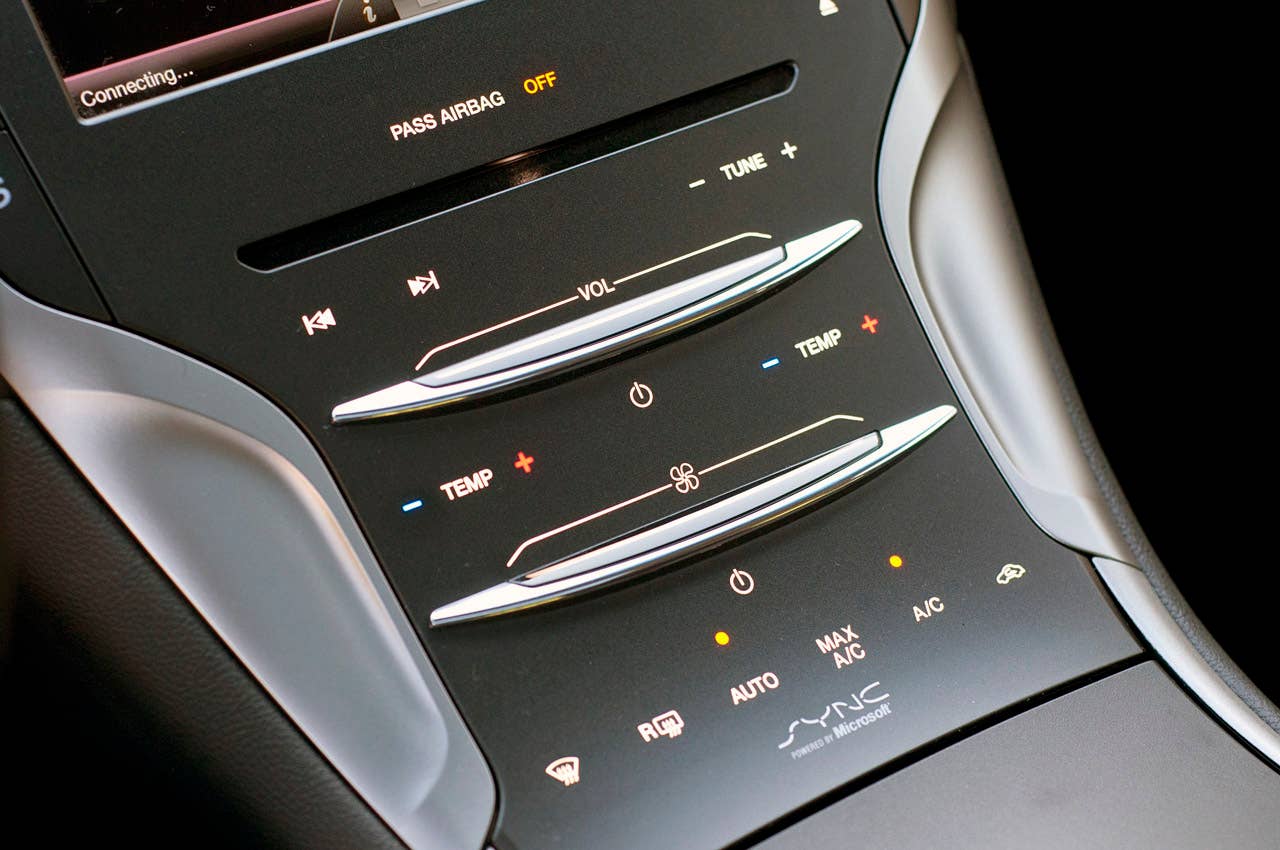 2013 Lincoln MKZ instrument panel