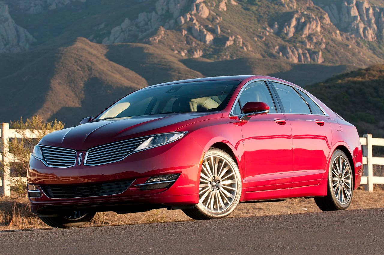 2013 Lincoln MKZ front 3/4 view