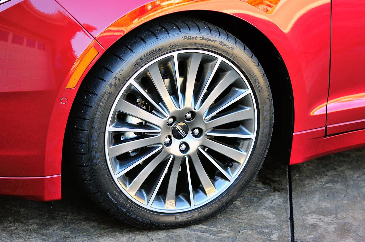 2013 Lincoln MKZ wheel