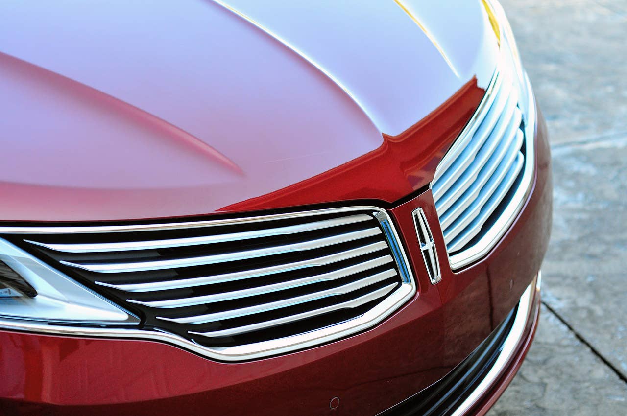 2013 Lincoln MKZ grille