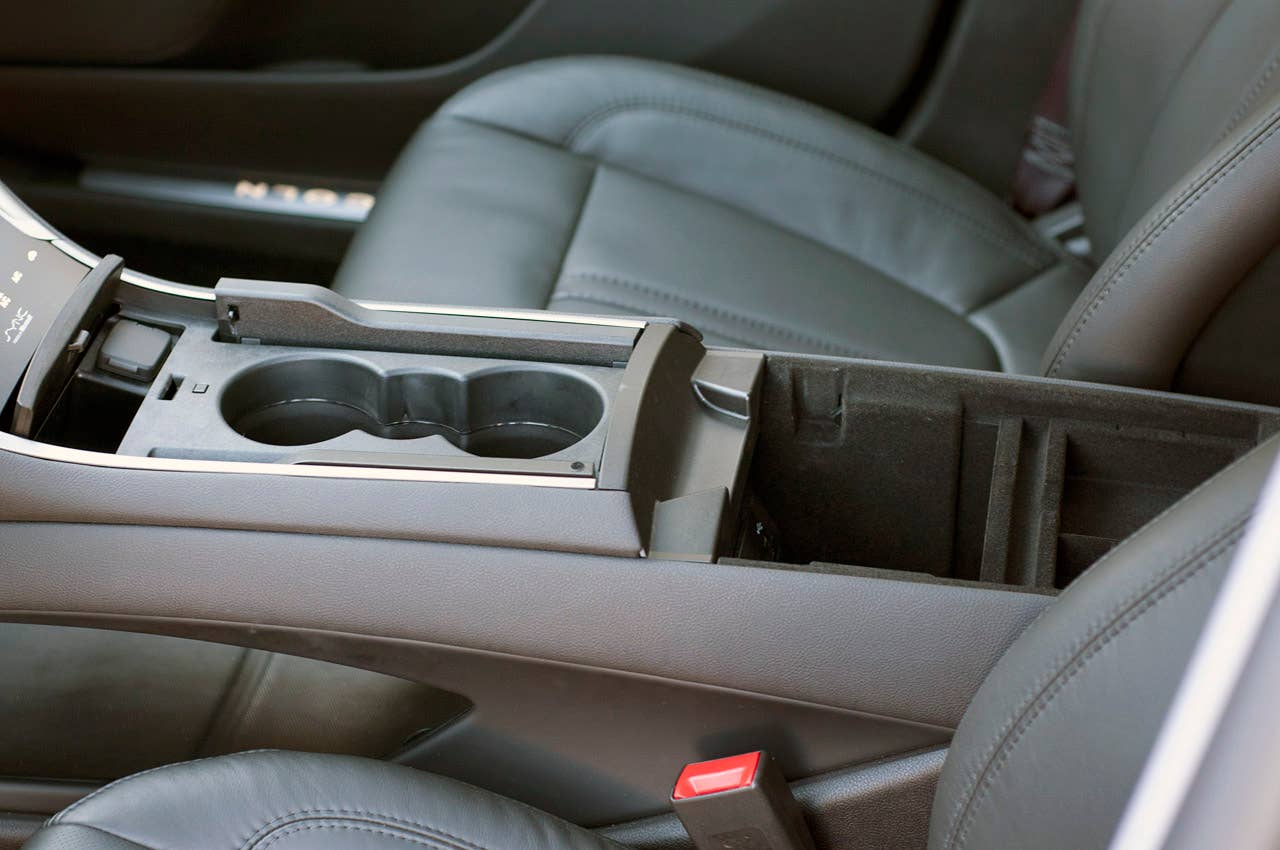 2013 Lincoln MKZ center console
