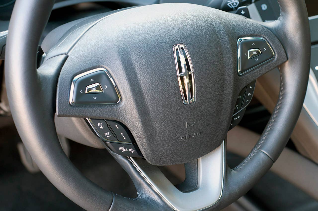 2013 Lincoln MKZ steering wheel