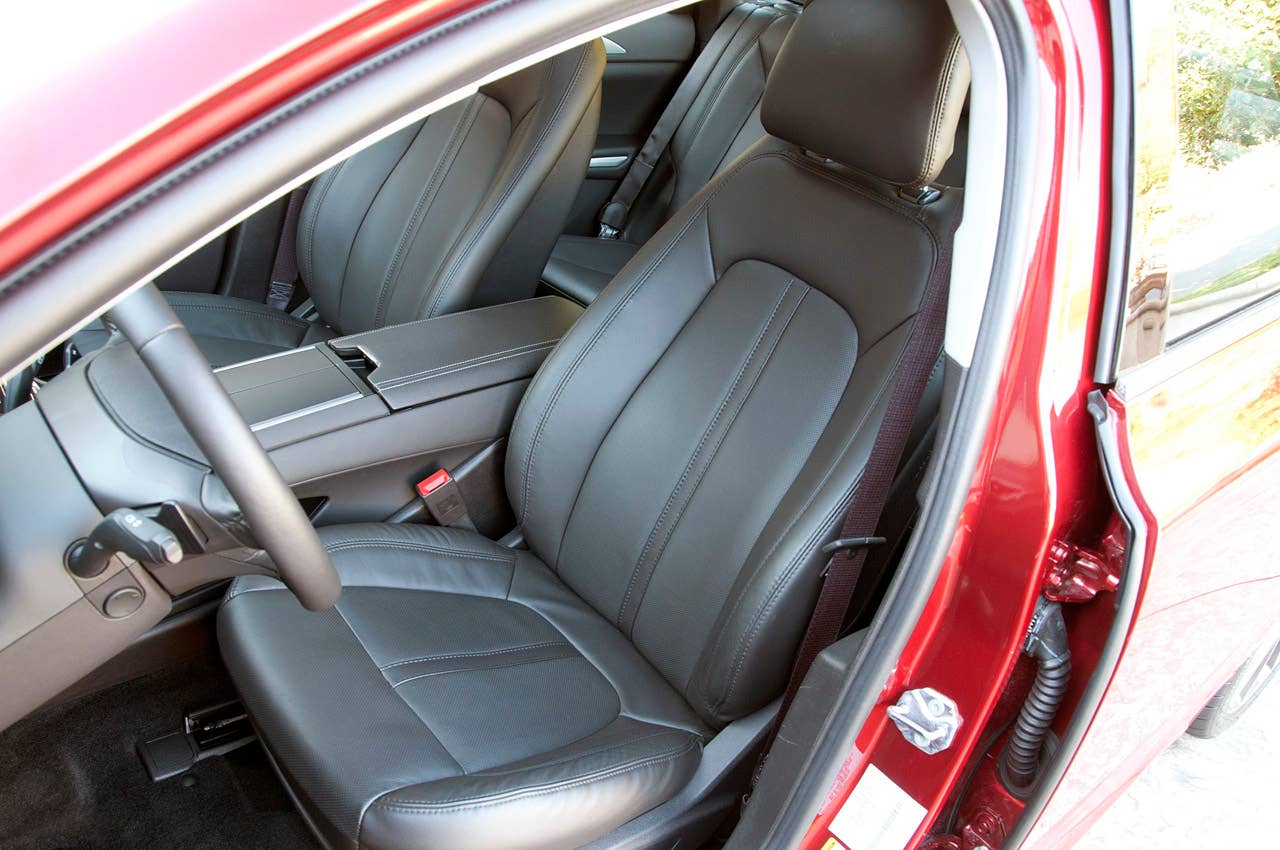 2013 Lincoln MKZ front seats