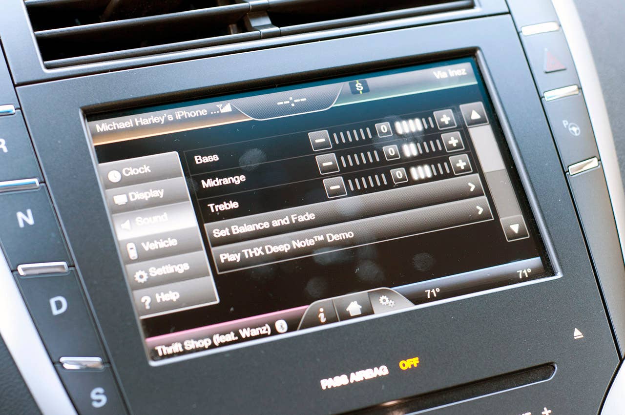 2013 Lincoln MKZ infotainment system