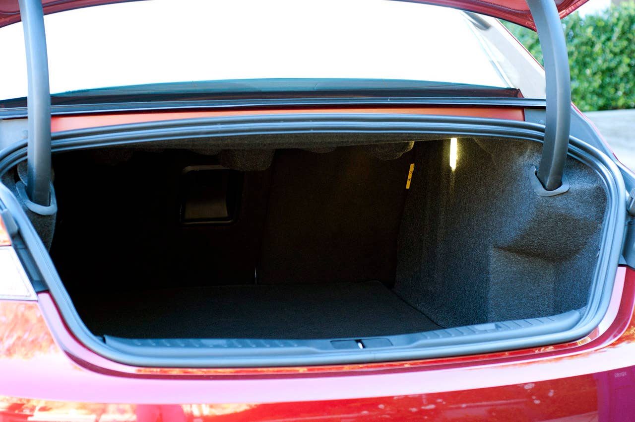 2013 Lincoln MKZ trunk