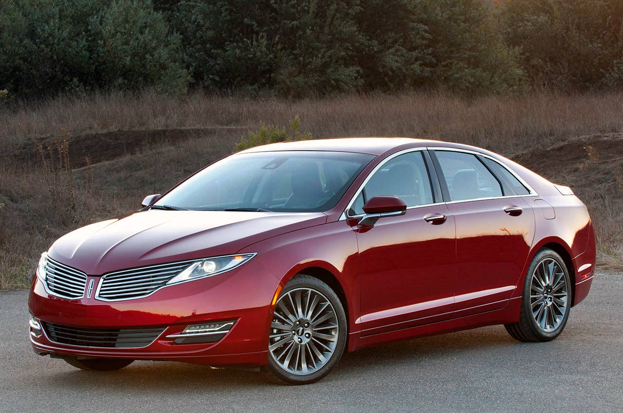 2013 Lincoln MKZ front 3/4 view