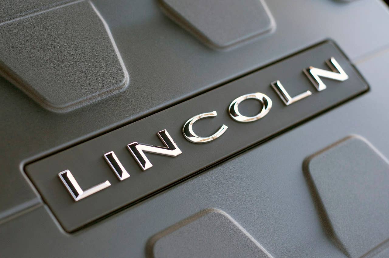 2013 Lincoln MKZ engine detail
