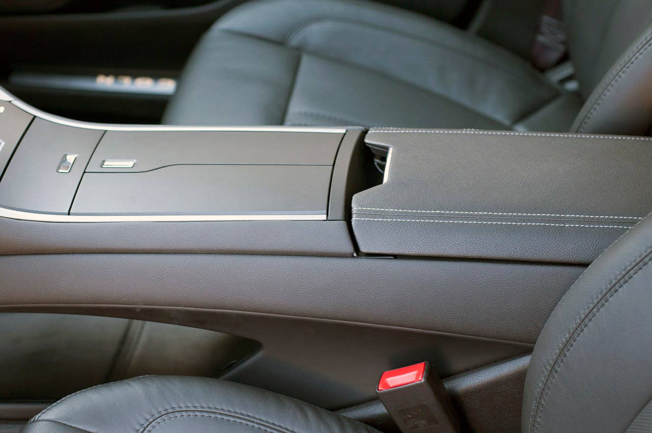 2013 Lincoln MKZ center console