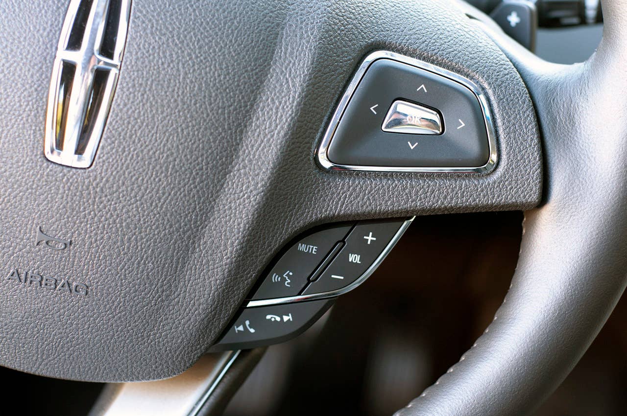 2013 Lincoln MKZ steering wheel controls