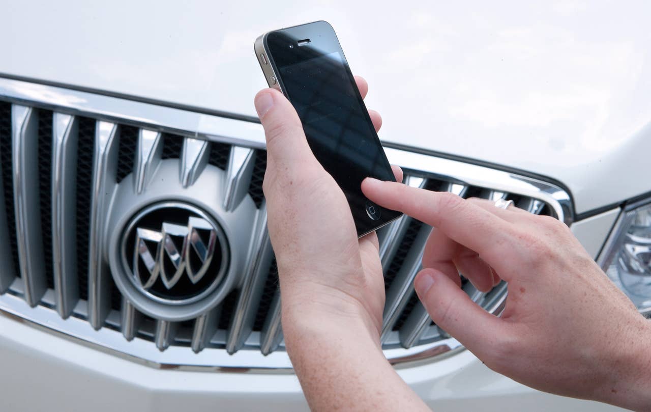 OnStar technology will be coming soon to a Buick mobile application, allowing drivers to view an up-to-date diagnostics report, remotely control key vehicle functions and connect to an OnStar advisor from their smartphones. X10CO_ON012 (07/22/2010)