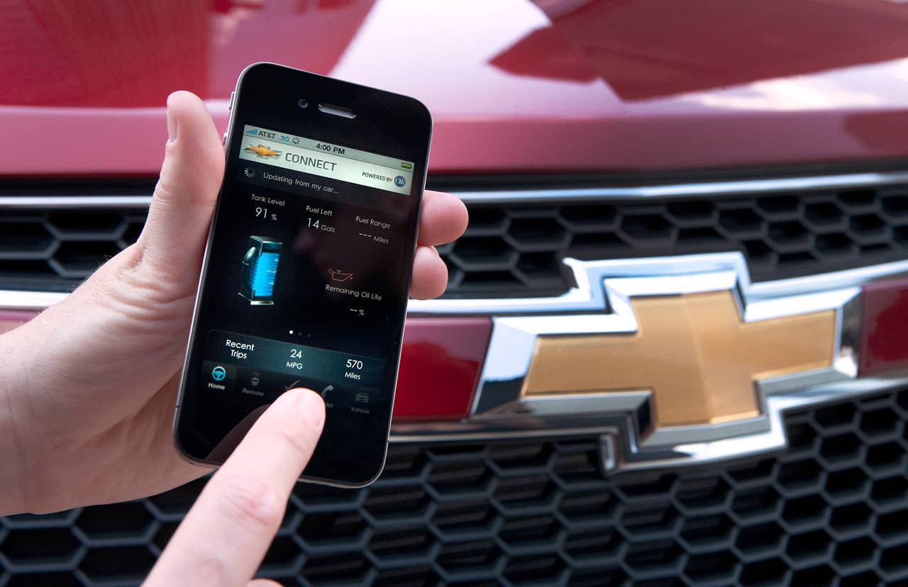 OnStar technology will be coming soon to a Chevrolet mobile application, allowing drivers to view an up-to-date diagnostics report, remotely control key vehicle functions and connect to an OnStar advisor from their smartphones. X10CO_ON014 (07/22/2010)